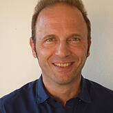Der Bar-Experte der Redaktion: Joachim Bernhard aus Radolfzell ist begeisterter Hobby-Mixer.