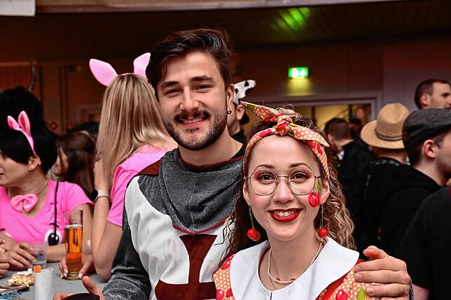 Bild 15: Tanzende Glücks-Schweine und ein echter Bulldog in der Halle: So lustig war der Erzknappenball