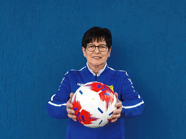 Rita Jeske-Pless engagiert sich seit mehr als vier Jahrzehnten beim FC Singen 04, unter anderem im Jugendbereich.