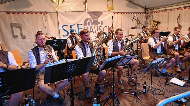 Bild 24: Dingelsdorf feiert wieder! Auf dem Dorfplatz findet das Herbstfest statt