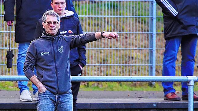 Joachim Ruddies, Trainer des SV Denkingen, und seine Mannschaft lieferten sich mit dem Hegauer FV eine abwechslungsreiche Partie, die ...