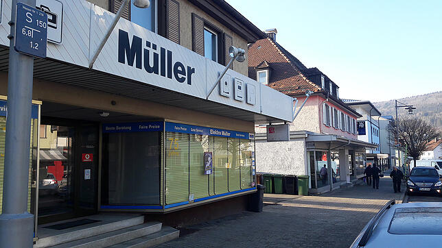 Die leeren Räume von Elektro Müller in der Blumberger Tevestraße werden wieder belebt. Im Mai öffnet dort ein Schreibenwarengeschäft mit ...