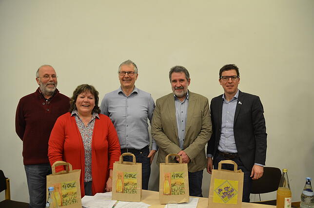 Die Fachleute vom Podium (von links): Obstbauer Hubert Ehle, Grünen-Abgeordnete Martina Braun, Moderator Uwe Kaminski, BLHV-Vertreter ...