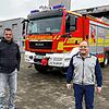 Gesamtkommandant Tobias Förster (links) und Bernhard Baumgartner, Vorsitzender des Fördervereins für die Feuerwehr Bad Säckingen, ...