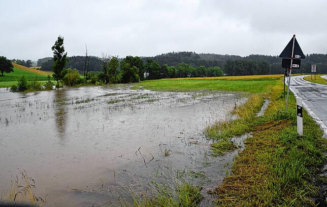 Bild 12: Wieder Hochwasser: So sieht es gerade an der L194-Baustelle beim Stockacher Freibad aus