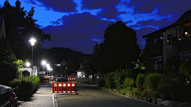 In Rielasingen-Worblingen wird auf LED-Lampen in der Straßenbeleuchtung umgestellt, um Energie zu sparen. Ab 21 Uhr benötigen die ...