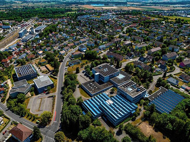 Auf unserem Luftbild von Donaueschingen aus dem vergangenen Jahr sind die ZG-Silos links oben zu sehen.