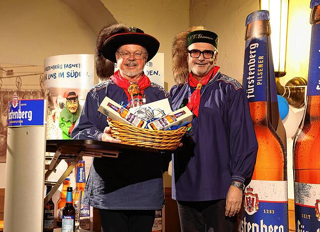 Bild 15: Großer Bahnhof bei der Fastnachtsbierverkostung im Schalander der Fürstenberg Brauerei