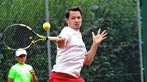 Starkes Spiel: Raphael Lustenberger vom TC Rot-Weiß Tiengen gewann mit 6:2 und 6:2 gegen Martin Poplawski vom der TSG Grenzach-Wyhlen.