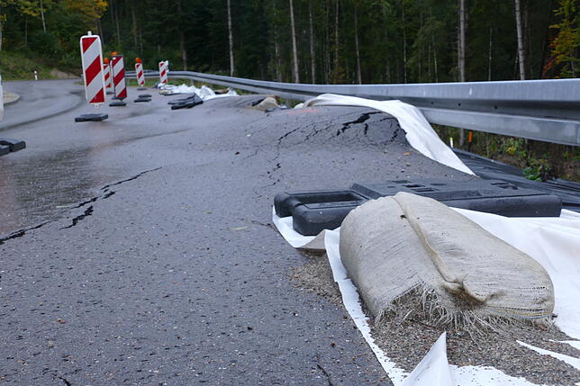Eine Ertüchtigung eines Teilstücks der L 170 bei Bonndorf ist unumgänglich: Auf rund 50 Meter rutscht die Böschung, das ...