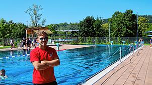 Badebetriebsleiter Frank Dietrich-Vercrüße freut sich auf die kommenden Sommertage und hofft, dass das Wetter mitspielt.