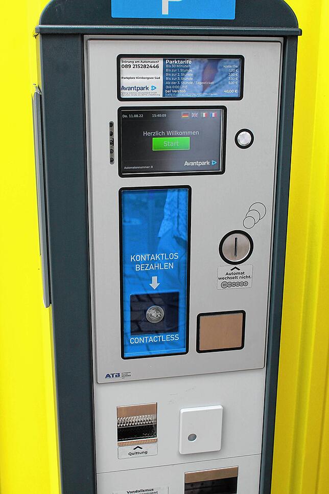 Am Kassenautomat am Toilettenhaus kann kontaktlos oder mit Münzen bezahlt werden