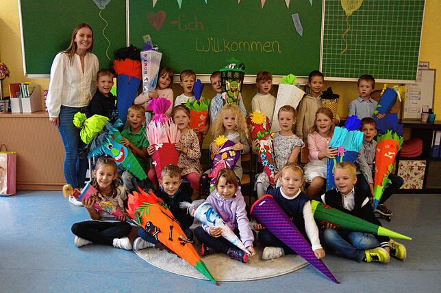 22 Jungen und Mädchen wurden in die Klasse 1a der Grundschule Kadelburg eingeschult. Klassenlehrerin ist Theresa Süß.