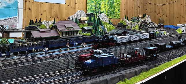 Die Eisenbahnanlage füllt einen ganzen Kellerraum.