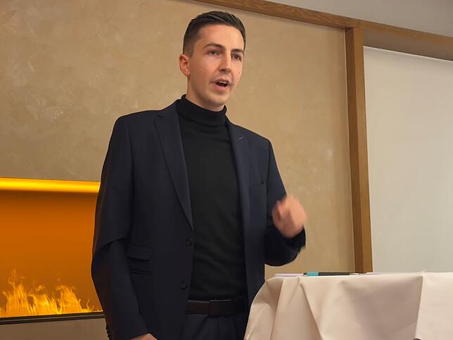 Simon Herzog.