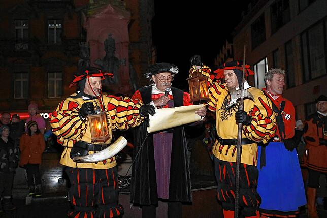 Bild 2: Jetzt geht‘s richtig los! Fotos vom Ausrufen der Konstanzer Fasnacht auf der Marktstätte