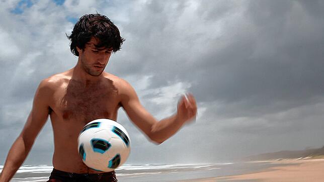 Thomas Broich in einer Filmszene aus “„Tom meets Zizou. Kein Sommermärchen“. Bild: mindjazz pictures/dpa-Bildfunk
