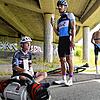 Mehr als 100 Verletzte statt unbeschwertem Rennwochenende: Der verletzte Fahrer Daniel Hingst vom Tri-Team Freiburg sitzt nach dem ...