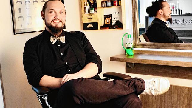 Innungsobermeister Manuel Winter betreibt einen eigenen Salon in Vöhrenbach. Er sprich für 52 weitere Kolleginnen und Kollegen im ...