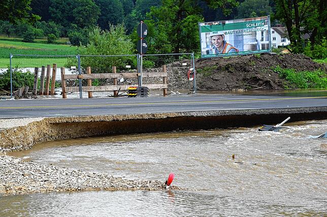 Bild 14: Land unter, Straße unter: Bilder von der überfluteten Brücken-Baustelle auf der L194 beim Freibad