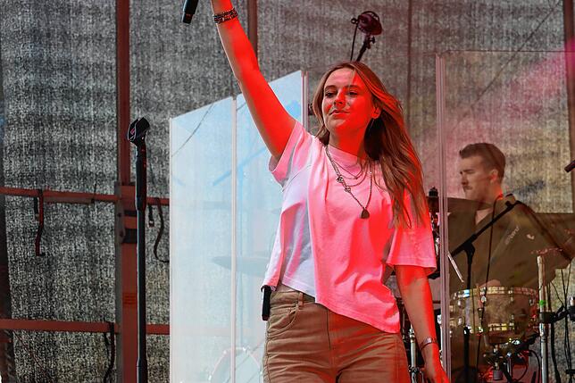 Bild 16: Sophia begeistert 1500 Fans im Uferpark