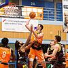 Jakob Knauf (am Ball) zeigte gegen Kirchheim eine klasse Leistung. Er brachte es auf 20 Punkte beim Heimsieg der Panthers.