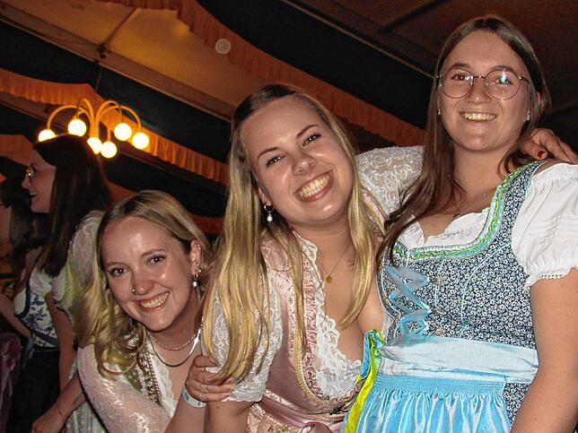 Dirndl war die angesagte Festkleidung.
