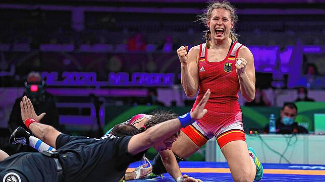 Der Moment als der World Cup-Erfolg in Belgrad feststand. Aline Rotter-Focken jubelt über ihren Schultersieg im Finale.
