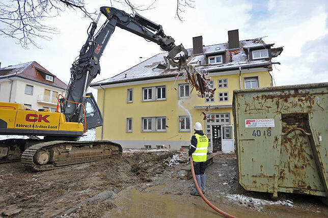 Der Abriss beginnt: 14 Häuser im nördlichen Teil des zukünftigen Stadtviertels "Am Buchberg" werden abgerissen. Bild: Roland Sigwart
