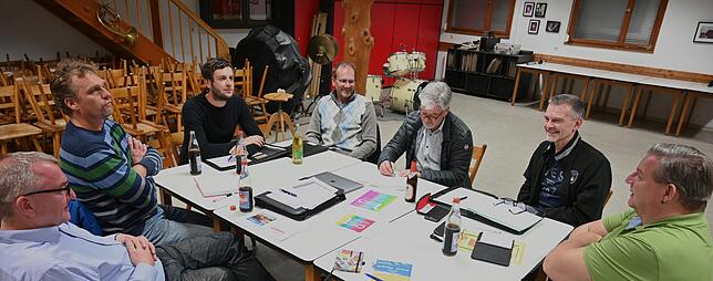 Das Jubiläums-Vorbereitungsteam des Musikvereins Gurtweil bespricht bei einem Treffen die nächsten Schritte (von links): Manfred Müller, ...