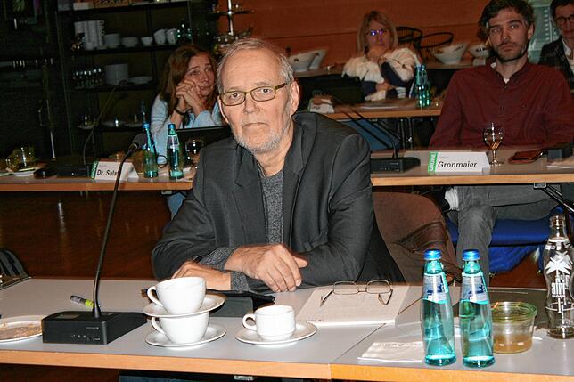 Joachim von Mirbach (Grüne) meint, dass die Stadt die Umlandgemeinden finanziere.