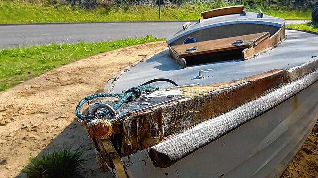 Das Boot wurde einst auf den Namen Tina getauft und an der Töbelestraße auf Sand gebettet.