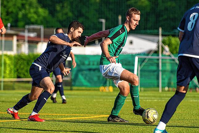 Bild 12: Titelanwärter FC Zell setzt sich mit 6:1 beim VfB Waldshut durch &ndash; und wir haben Bilder!