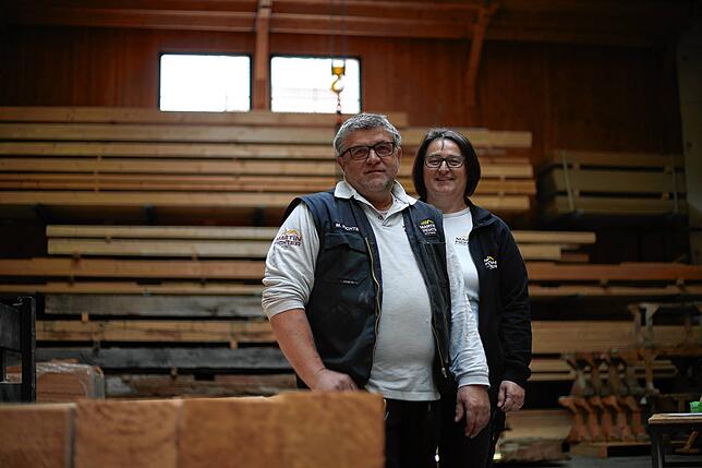 Martin Fichter und seine Frau Theresia in der Werkstatt ihrer Zimmerei in Unterkirnach. Seit 1989 führt Fichter das Geschäft. Aktuell ...
