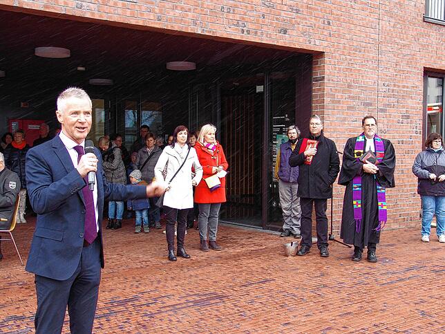 Bürgermeister Manfred Härle begrüßte die Besucher zum Tag der offenen Tür in der Neuen Mitte.