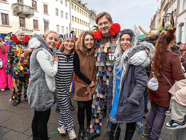 Bild 13: Schmotziger Dunschtig 2024: Tolle Kostüme und gute Laune auf der Marktstätte