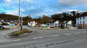 Die Ortsmitte Kadelburg wird in den nächsten Wochen schwer passierbar. Ein Ampelbetrieb soll den Verkehrsfluss regeln. Auch die ...