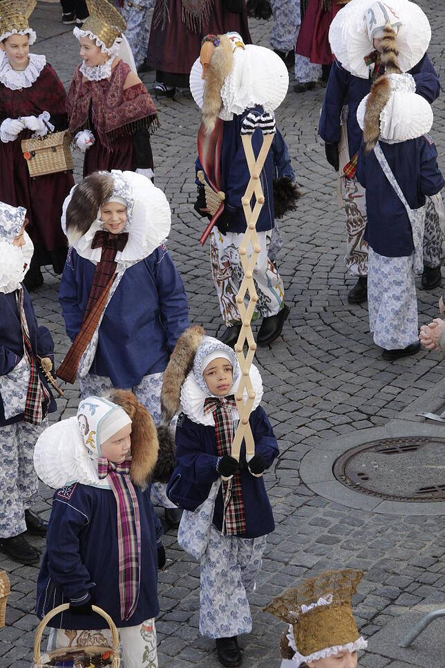 Bild 2: Bilder vom großen Kinderumzug von oben – Teil 1