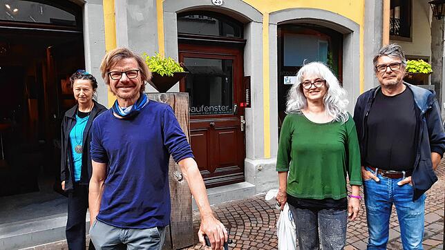 Karin Demmler, Olaf Rahmstorf sowie Silvia und Michael Blauhut (von links) sind Geschäftsinhaber in der Zollernstraße in Konstanz. Sie ...