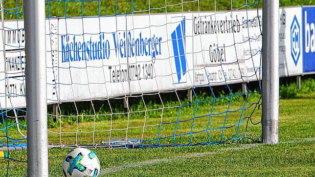 Das Runde muss ins Eckige: Viele Clubs zittern und bangen, brauchen am letzten Spieltag im regionalen Fußball noch Tore zum Verbleib in ...