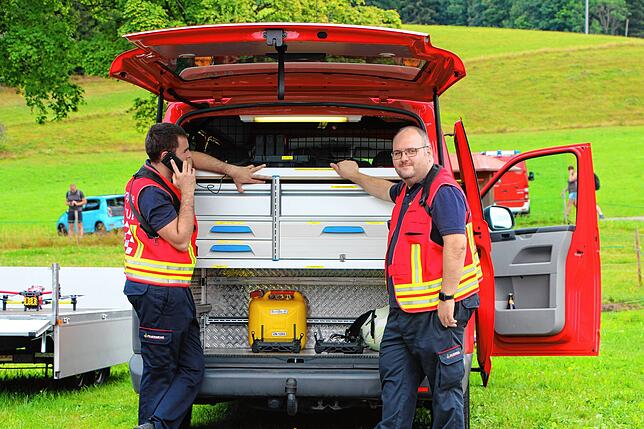 Bild 2: Scheune brennt: Bilder vom Großeinsatz der Feuerwehr in Bernau-Goldbach