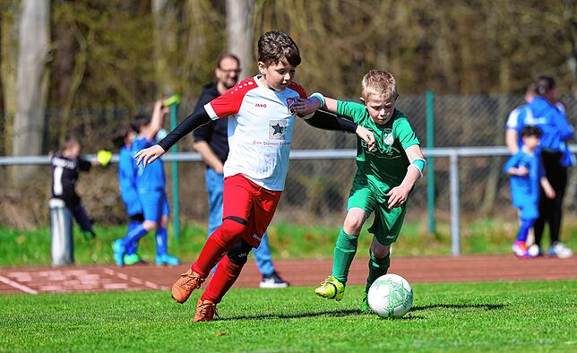 Bild 1: Kleine Kicker ganz groß! Unsere Bilder vom F-Jugendturnier des SC Bankholzen-Moos
