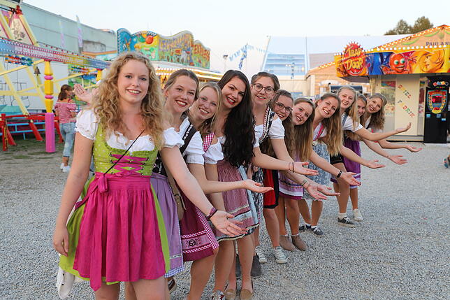 Die Grundel-Garde von der Insel Reichenau kam wegen der Höhner auf das Oktoberfest.
