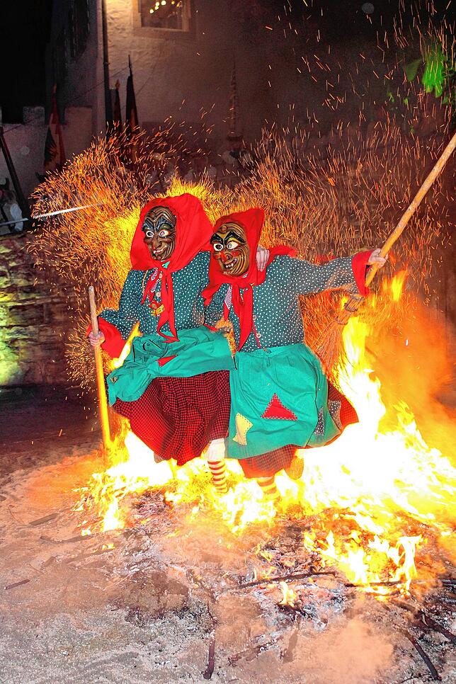 Die Urhexen müssen in diesem Jahr auf den Sprung über die Hexenfeuer verzichten.