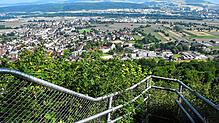 Der Blick vom Aussichtsfelsen Grabbestei in Richtung Herten und in die Schweiz lohnt sich.