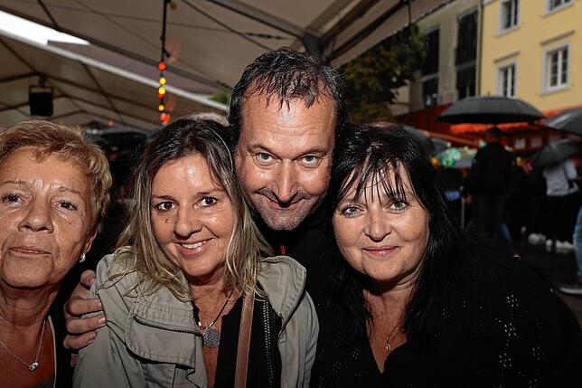 Bild 8: Beim Konstanzer Weinfest 2025 steigt schon am Eröffnungsabend die Stimmung - Die schönsten Bilder
