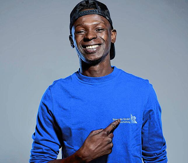 Ein Beispiel für gelungene Integration bei der Firma Stengelin: Momo kam einst als Flüchtling aus Mali nach Deutschland. Inzwischen hat ...