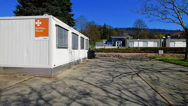 Einsam und verlassen: Der Container der KV-Notfallpraxis in Bad Säckingen. Eigentlich sollte die Notfallpraxis im kommenden Jahr in den ...