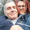 Yvette Blumentritt mit ihrem schwer kranken Partner. Seit über einem Jahr ist das Paar auf Wohnungssuche.