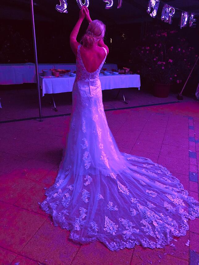 Alesia Baumgärtner in ihrem Brautkleid.